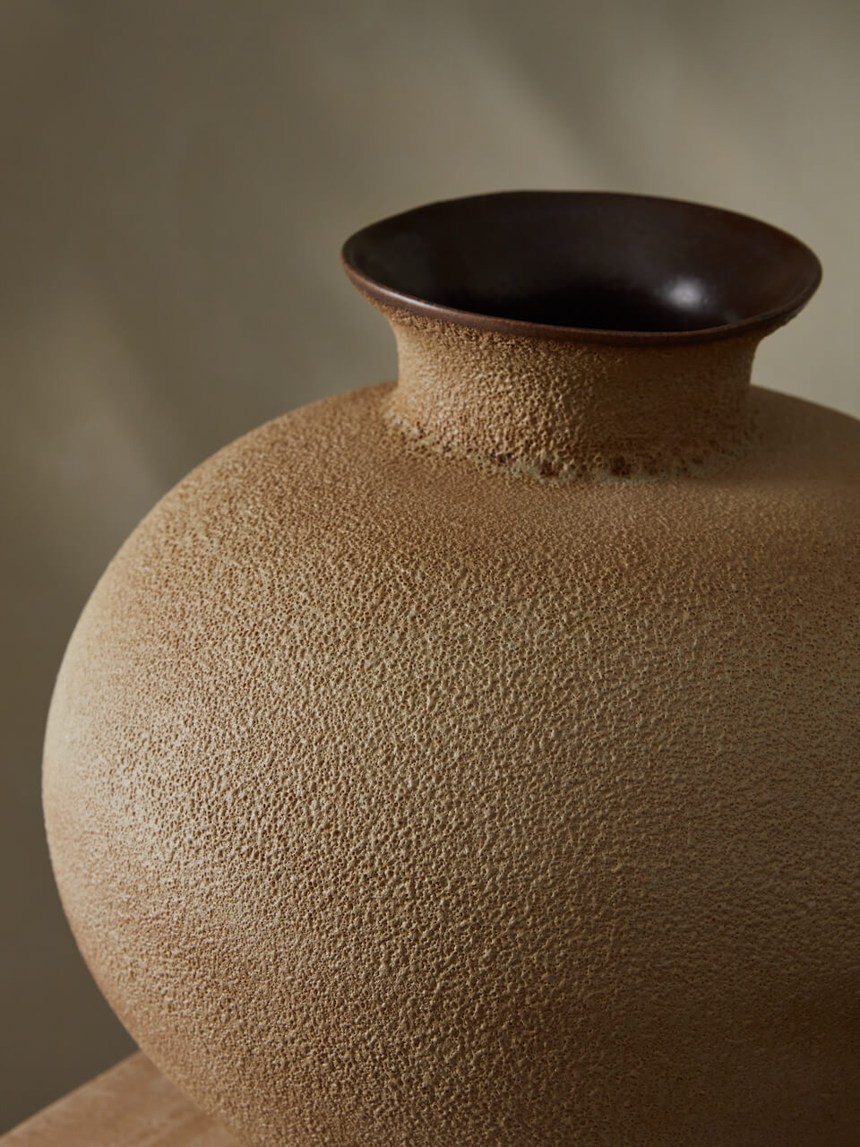 Alvaro Round Ceramic Vase