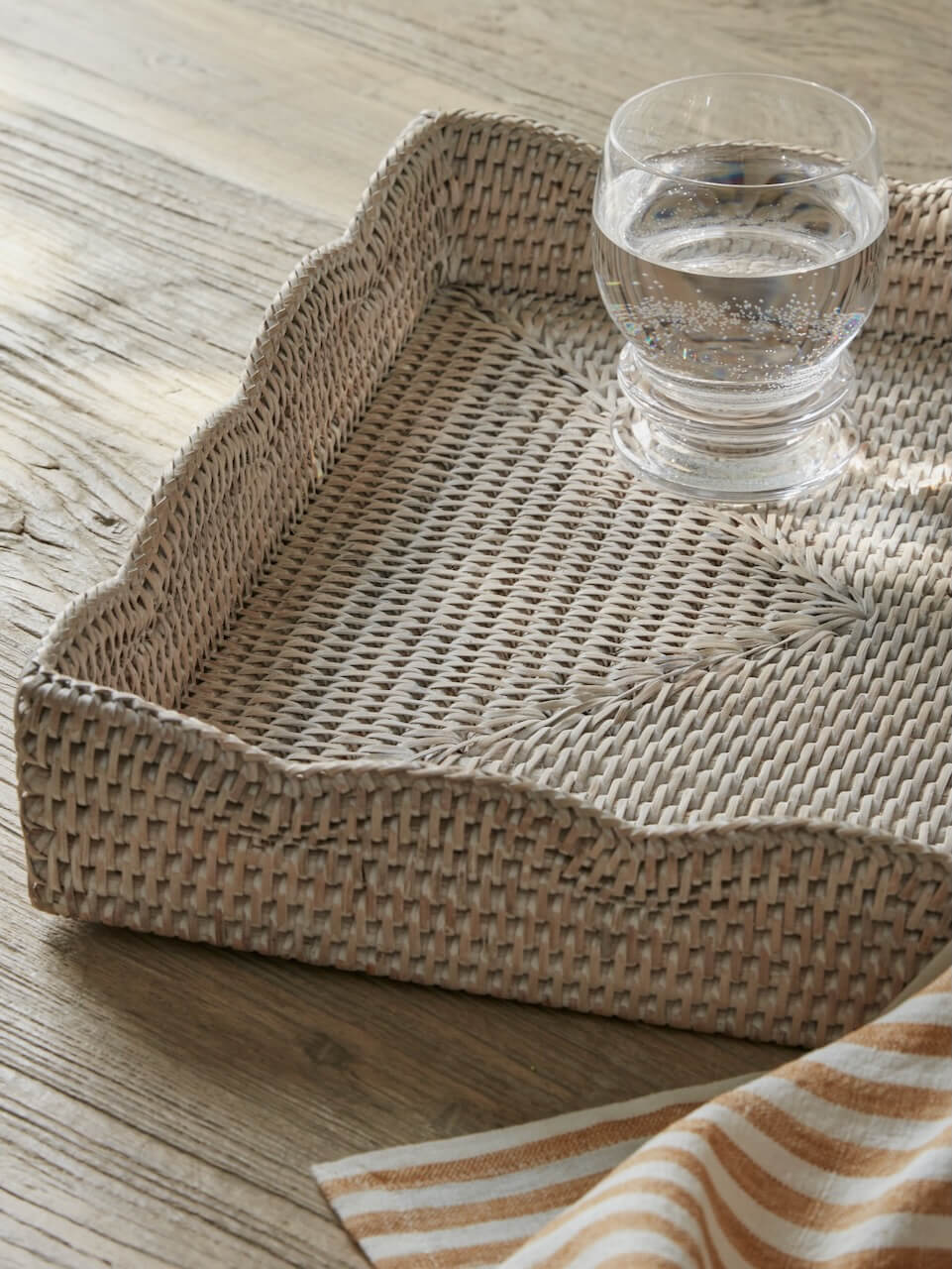 Rhu White Rattan Scallop Edge Tray